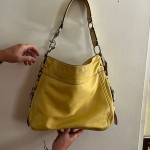Coach buttercream yellow, roomy and comfortable the shoulder. Beautiful hardware